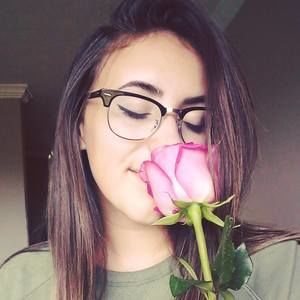 Meet your Posher, Laina